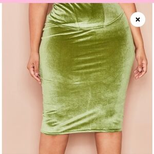 A5 Pretty little thing plus khaki velvet skirt size 20